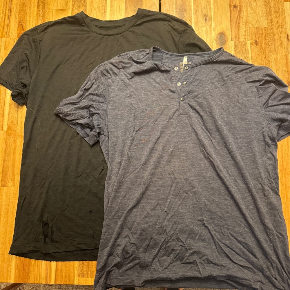 Icebreaker Black and Gray Short Sleeve Tees • Damaged • Men’s Large